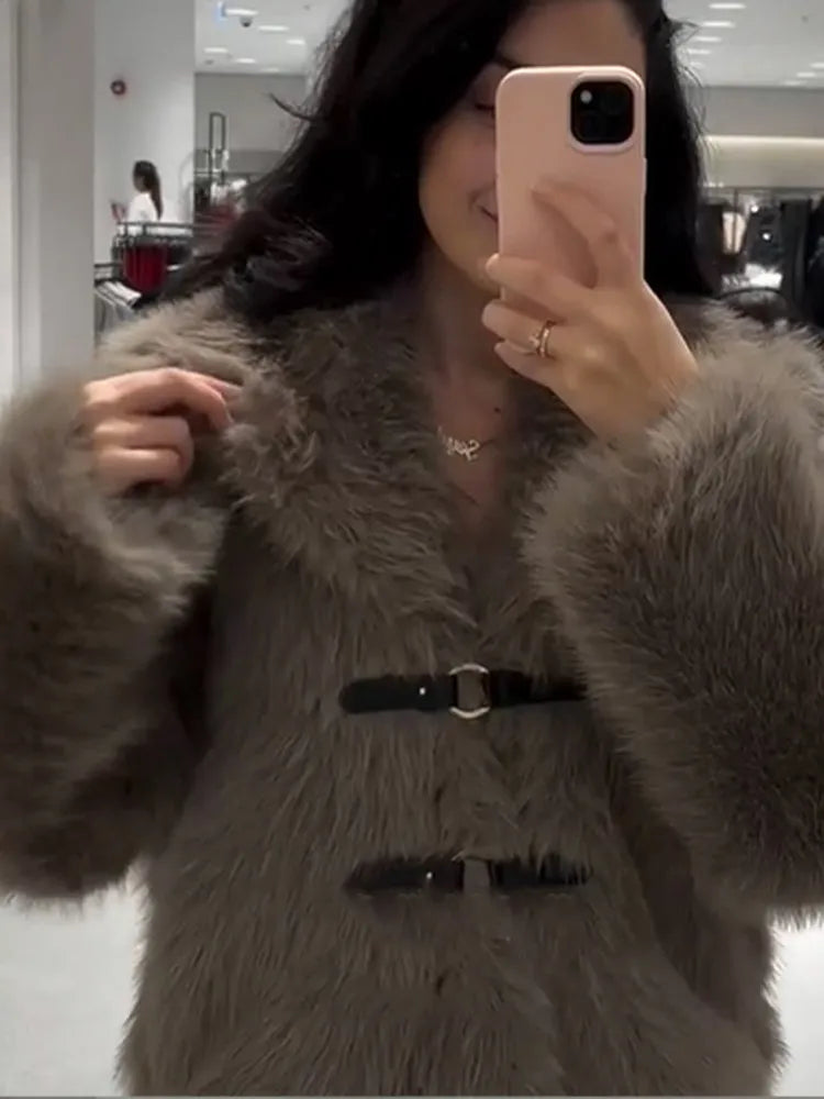 Damen Faux Fur Wintermantel in Braun – Eleganter Kunstfellmantel mit PU-Gürtel